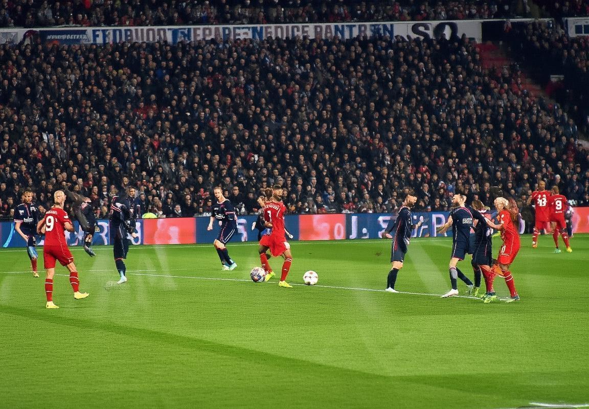 巴黎圣日耳曼vs利物浦：数据对决与战术解析揭秘(图1)